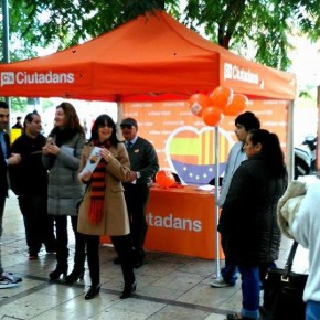 C's Hospitalet sigue escuchando a los ciudadanos, el pasado sábado 13 en Gran Via 2