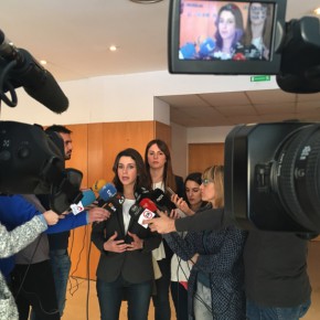 Inés Arrimadas se reúne en L'Hospitalet con la asociación ADENICAT para tratar la defensa de los derechos de los niños catalanes